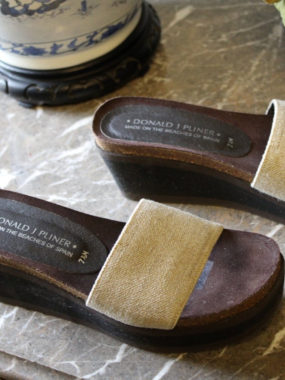 Designer Donald J Pliner high top flip flops